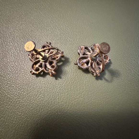 VTG Gold Colored Emerald Clear Rhinestones Screw Earrings Flower Floral Clip On - Picture 4 of 10